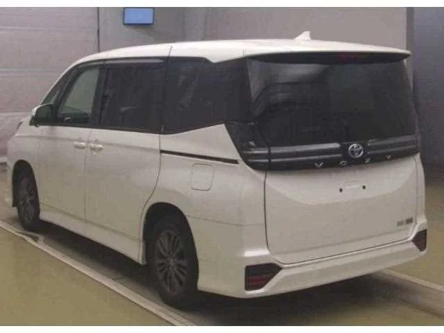Toyota Voxy 2023 — миниатюра 4