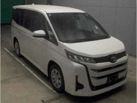 Toyota Noah 2024 купить в Москве