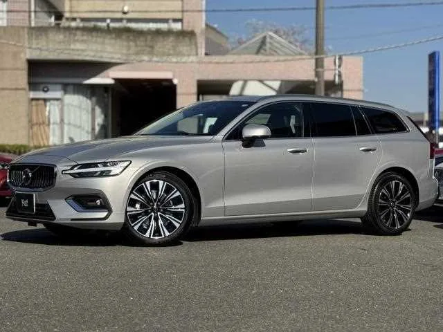 Volvo V60 2025 — фото 1, купить с доставкой в Москву