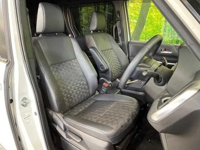 Toyota Voxy 2023 — миниатюра 5