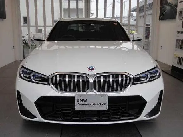 BMW 3 Series 2023 — миниатюра 2