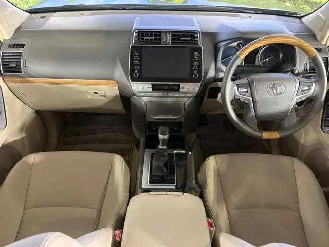 Toyota Land Cruiser Prado 2023 — миниатюра 2