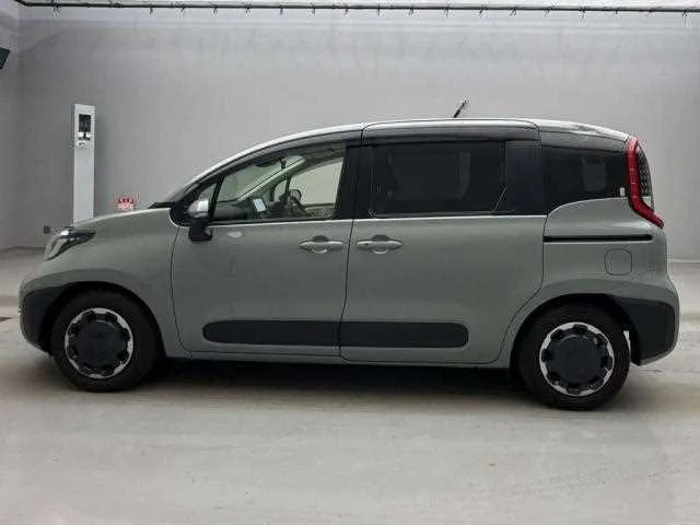 Toyota Sienta 2022 — миниатюра 3