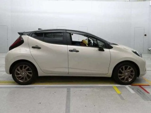 Toyota AQUA 2024 — миниатюра 3