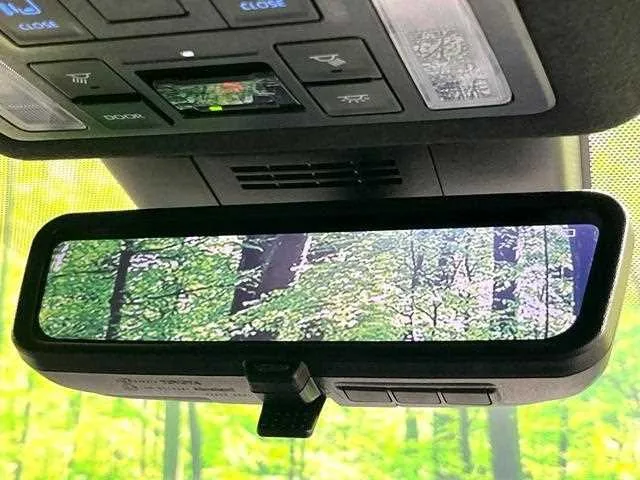 Toyota Voxy 2023 — миниатюра 3