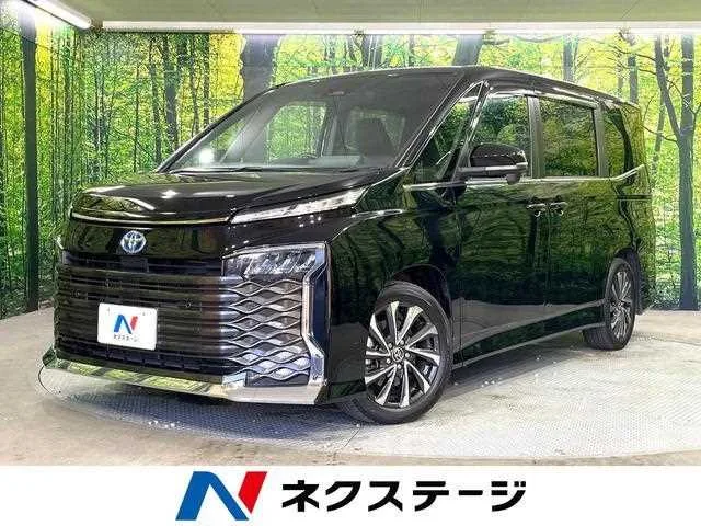 Toyota Voxy 2023 — фото 1, купить с доставкой в Москву