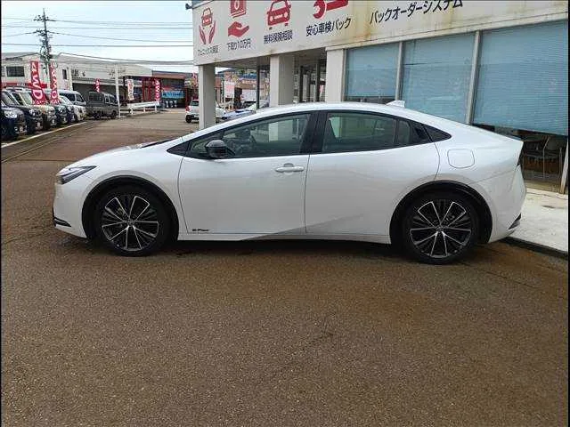 Toyota Prius Z 4WD 2023 — миниатюра 3