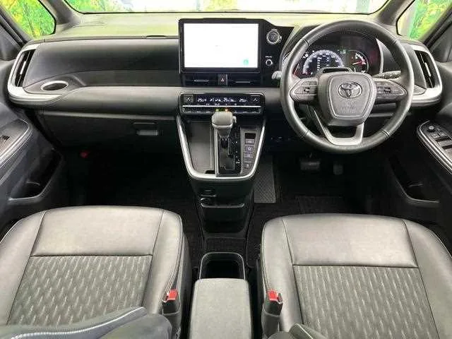 Toyota Noah 2023 — миниатюра 2