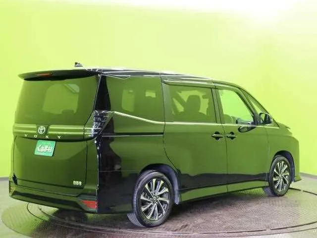 Toyota Voxy 2023 — миниатюра 2