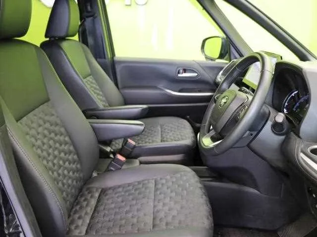 Toyota Voxy 2023 — миниатюра 4