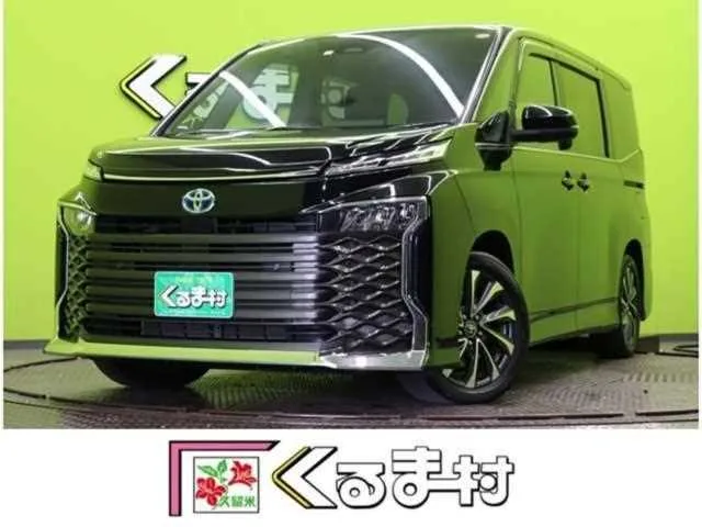 Toyota Voxy 2023 — фото 1, купить с доставкой в Москву