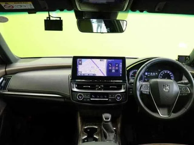 Toyota Crown Hybrid 2022 — миниатюра 2
