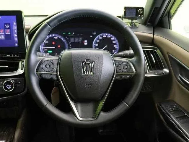 Toyota Crown Hybrid 2022 — миниатюра 3