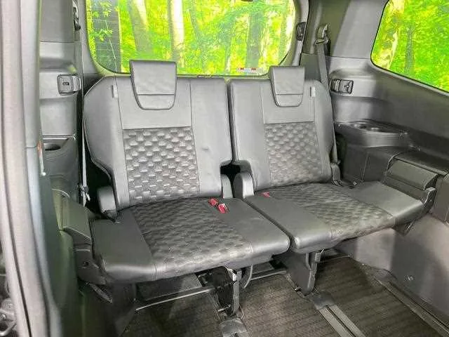 Toyota Voxy 2022 — миниатюра 4