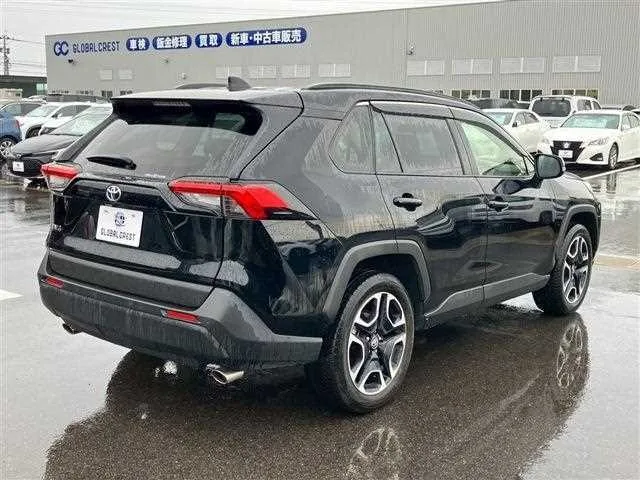 Toyota RAV4 2022 — миниатюра 3