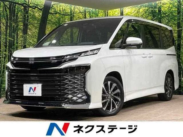 Toyota Voxy 2024 — фото 1, купить с доставкой в Москву