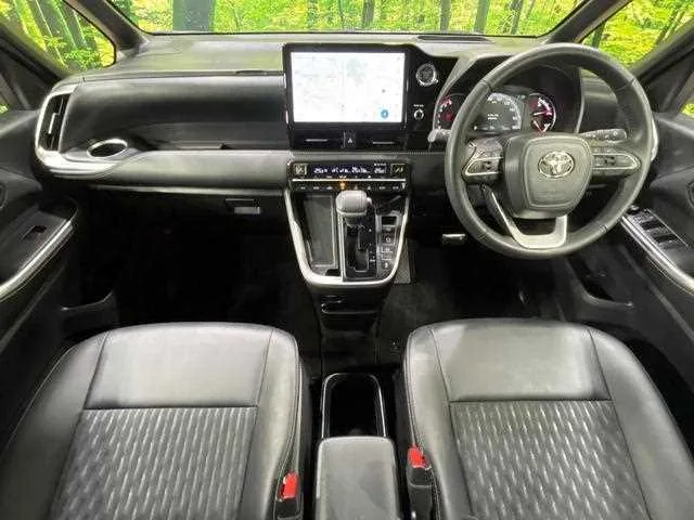 Toyota Noah 2023 — миниатюра 2