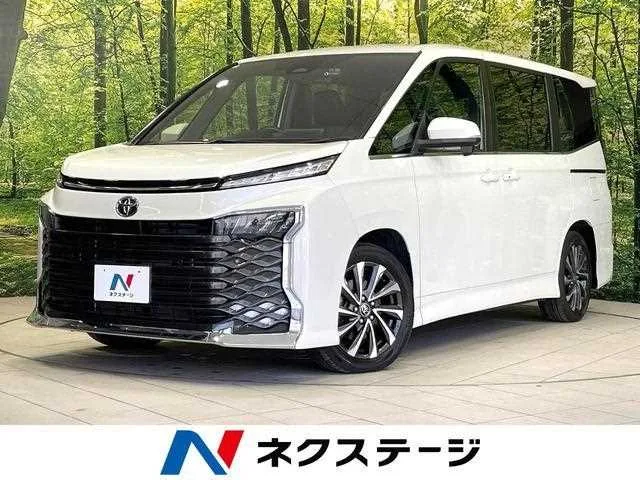 Toyota Voxy 2023 — фото 1, купить с доставкой в Москву