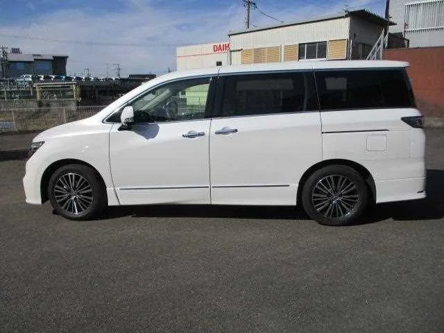 Nissan Elgrand 2026 — миниатюра 4