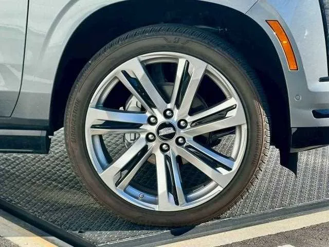 Cadillac Escalade 2025 — миниатюра 3