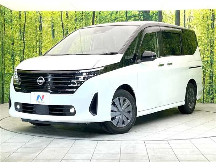 Nissan Serena 2023 — фото 1, купить с доставкой в Москву