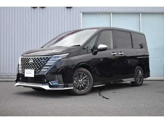 Nissan Serena 2023 — фото 1, купить с доставкой в Москву