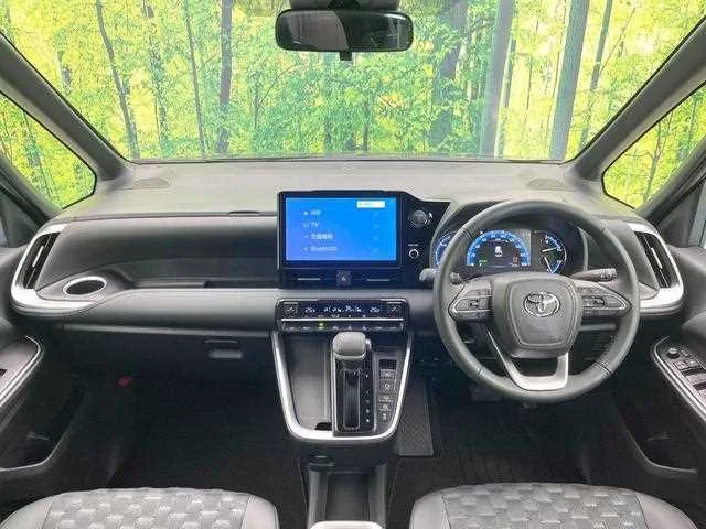 Toyota Voxy 2025 — миниатюра 2