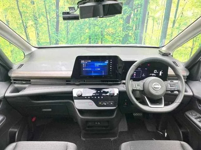 Nissan Serena 2025 — миниатюра 2