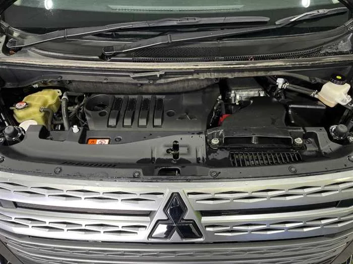 Mitsubishi Delica D5 2023 — миниатюра 3