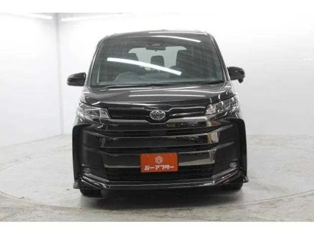 Toyota Noah 2022 — миниатюра 2