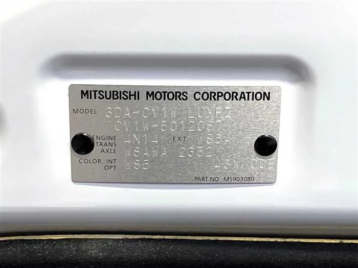 Mitsubishi Delica D5 2024 — миниатюра 2