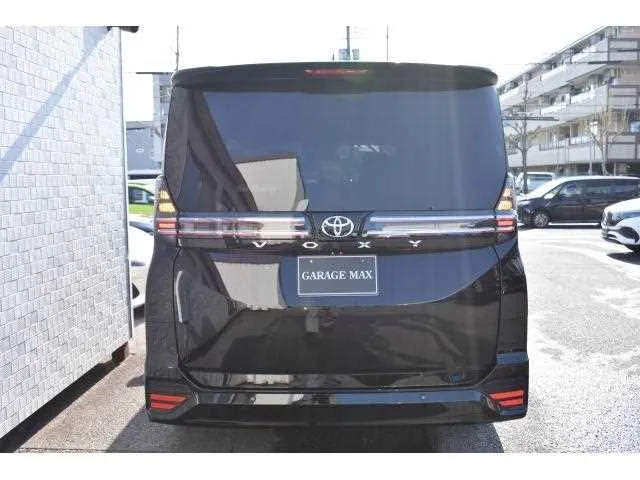 Toyota Voxy 2024 — миниатюра 2