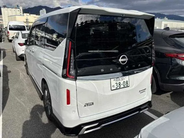 Nissan Serena 2025 — миниатюра 2