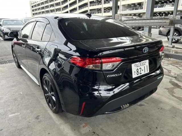 Toyota Corolla Sedan 2024 — миниатюра 2