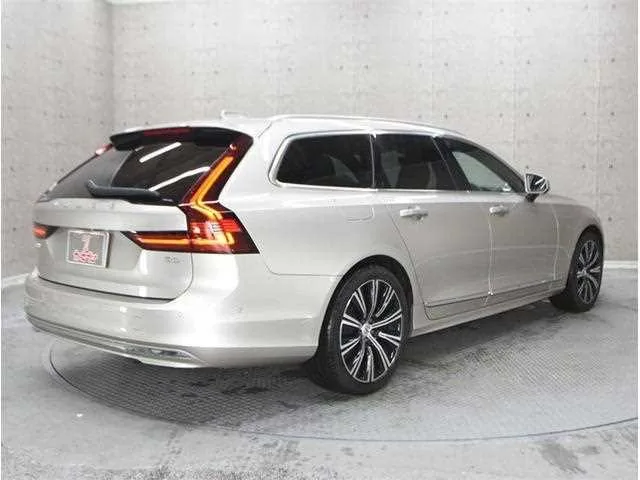 Volvo V90 2022 — миниатюра 2