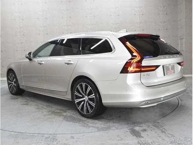 Volvo V90 2022 — миниатюра 5