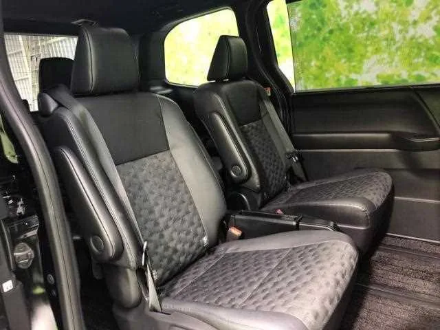 Toyota Voxy 2022 — миниатюра 5