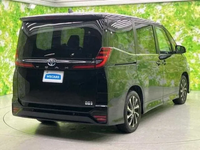 Toyota Noah 2022 — миниатюра 3