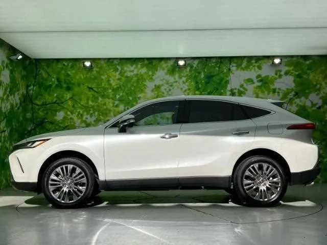 Toyota Harrier Hybrid Z 2023 — миниатюра 2