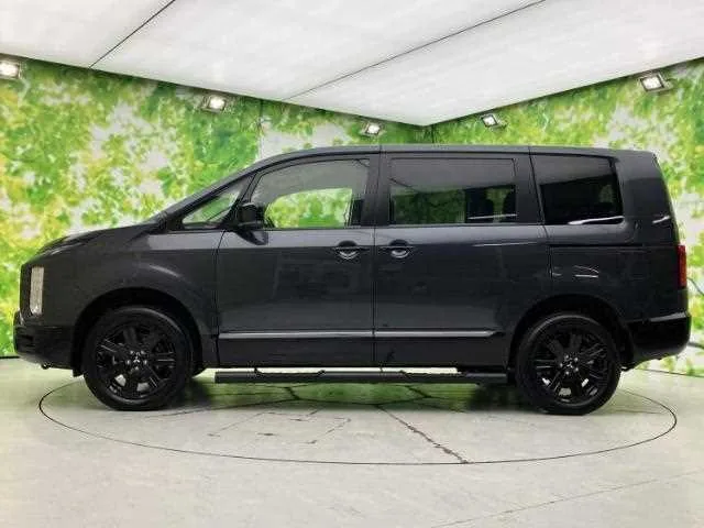 Mitsubishi Delica D5 2025 — миниатюра 2