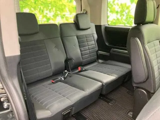 Mitsubishi Delica D5 2025 — миниатюра 3