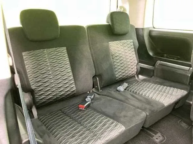 Mitsubishi Delica D:5 2023 — миниатюра 3