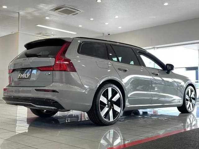 Volvo V60 2024 — миниатюра 5