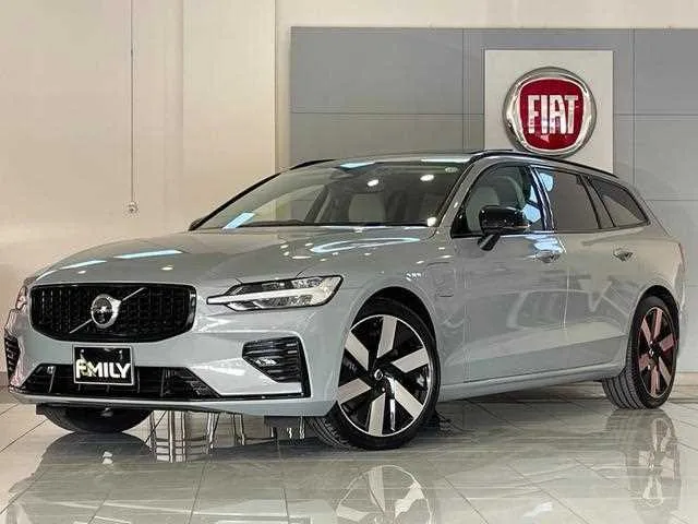 Volvo V60 2024 — фото 1, купить с доставкой в Москву