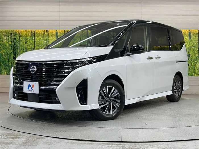 Nissan Serena 2023 — фото 1, купить с доставкой в Москву