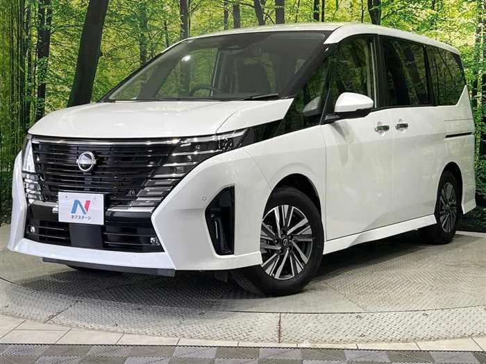 Nissan Serena 2023 — фото 1, купить с доставкой в Москву