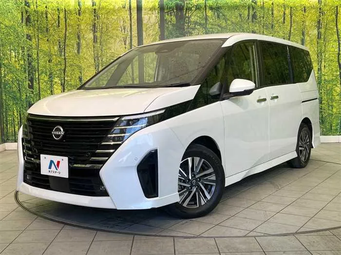 Nissan Serena 2023 — фото 1, купить с доставкой в Москву