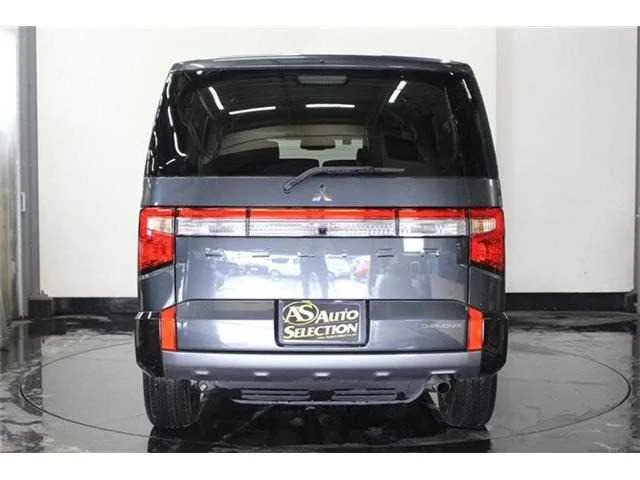 Mitsubishi Delica D5 2025 — миниатюра 3