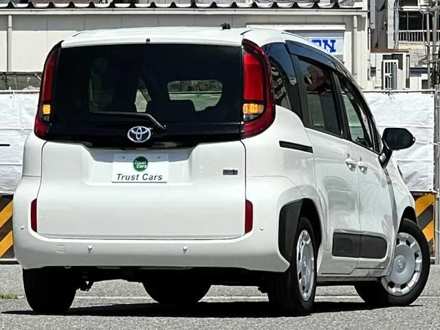 Toyota Sienta 2023 — миниатюра 2
