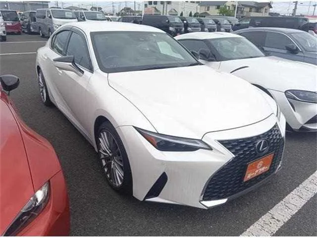Lexus IS 2023 — фото 1, купить с доставкой в Москву
